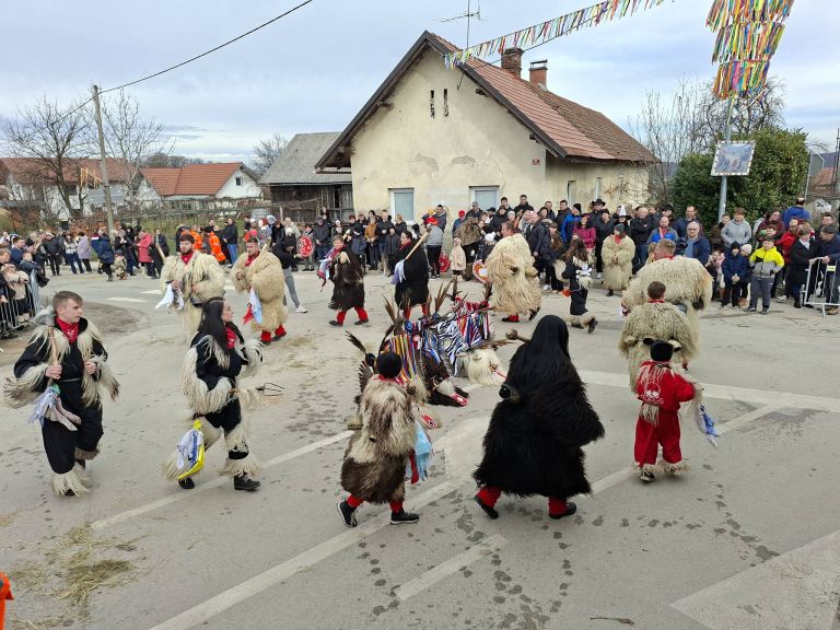 hb_Kurenti v Svetem Tomažu.jpg