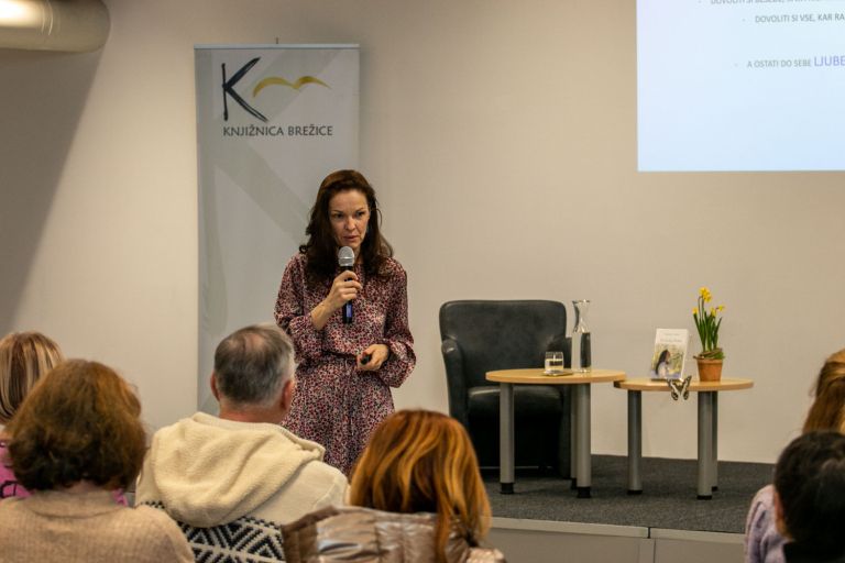 knjiznica-brezice-je-bogatejsa-za-osebno-dvigalo