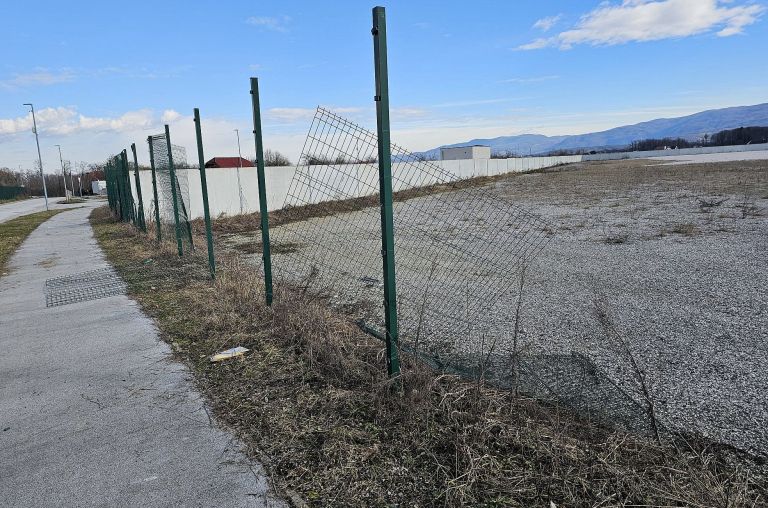 cona, ograja, dobruska-vas-skoda