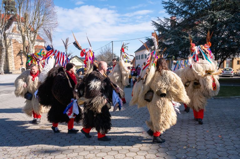 pust, beltinci, pustovanje, kurenti