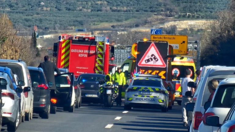 policija, nesreča, gasilci, koper, bertoki