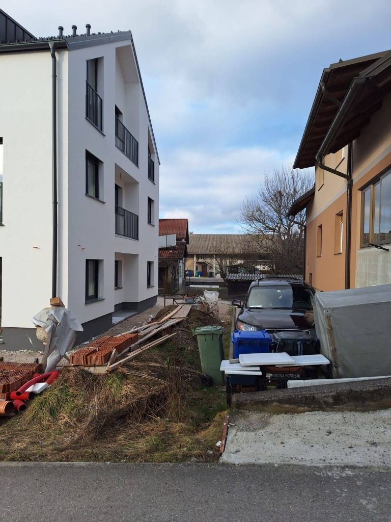 logatec, stavba, crna-gradnja