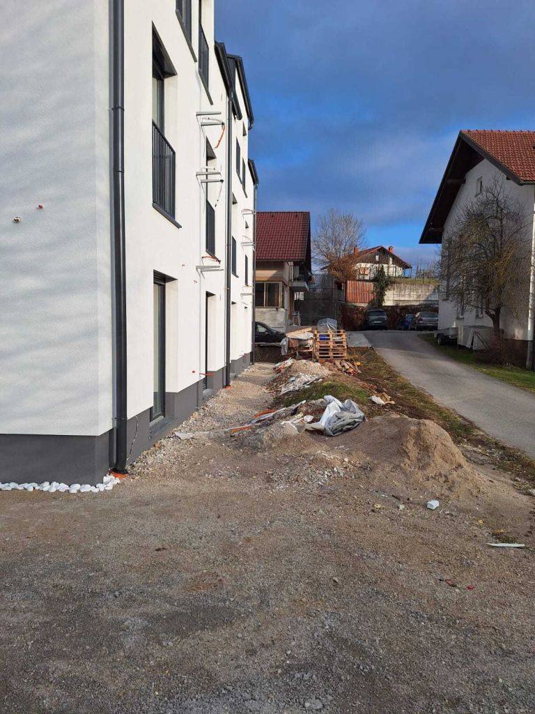 logatec, stavba, crna-gradnja