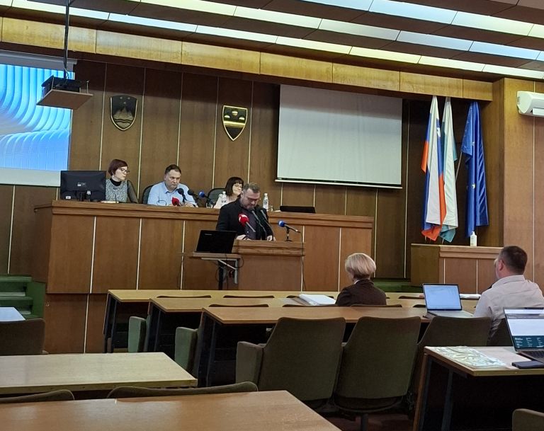 seja, moms, februar-2026