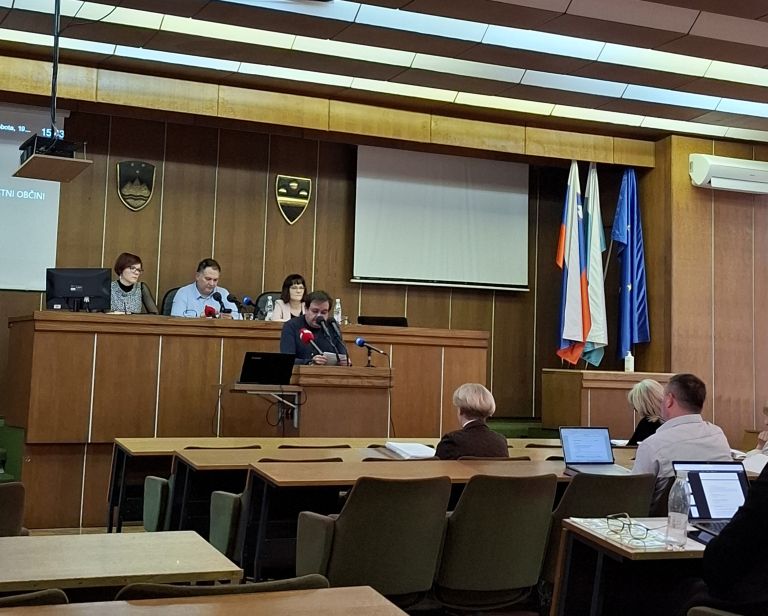 seja, moms, februar-2026