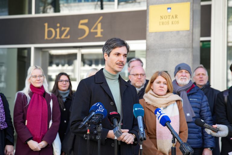 mesec zgojznik Jure Klobcar.jpg