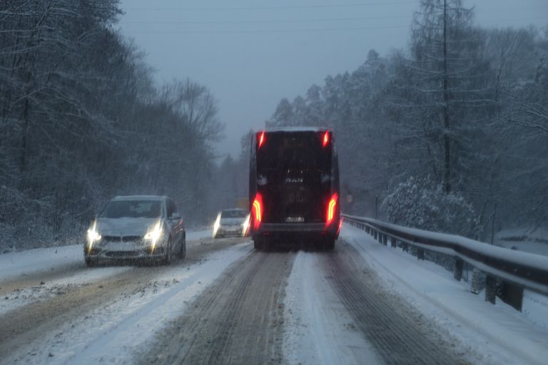 sneg cesta promet.jpg