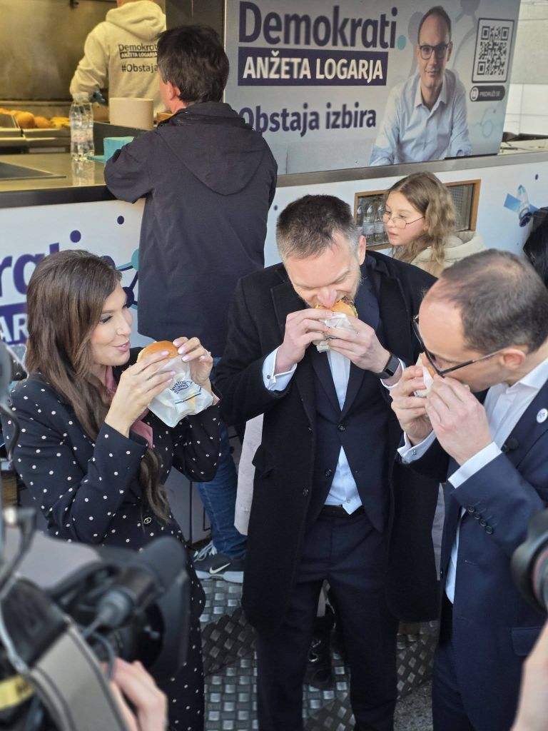 ZGODBA DODATNA hamburger demokrat FB.jpg