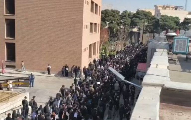 protestni shod študentov, teheran.jpg