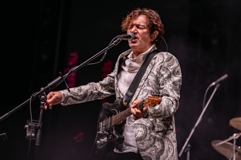 Goran Bregović, avtor in idejni motor skupine, je tudi tokrat vodil večer z značilno mirno avtoritet