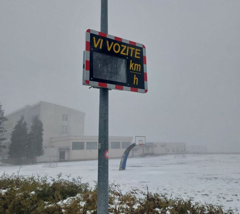 prikazovalnik hitrosti, tišina