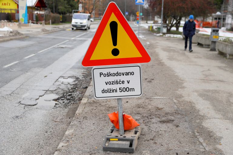 volkmerjeva-cesta-ptuj, luknje-v-asfaltu, cestne-luknje
