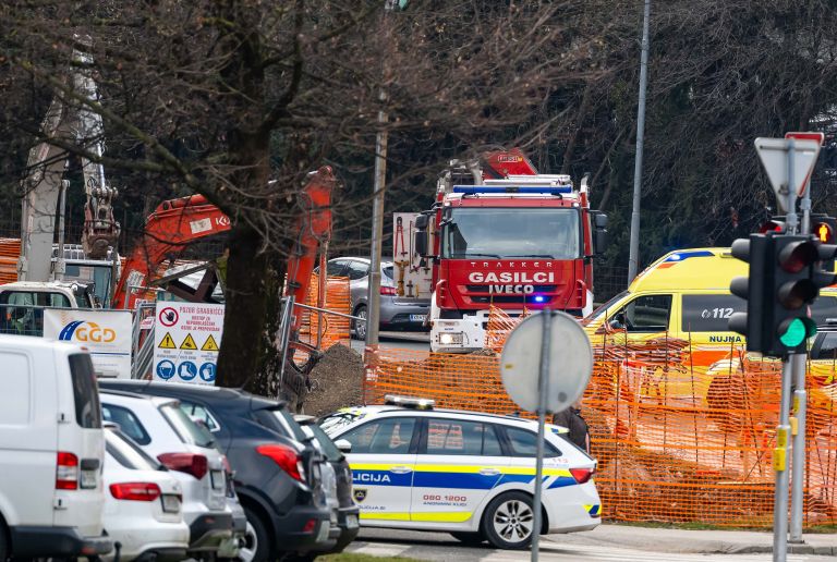 policija, gasilci, jesenice, delovna nesreča