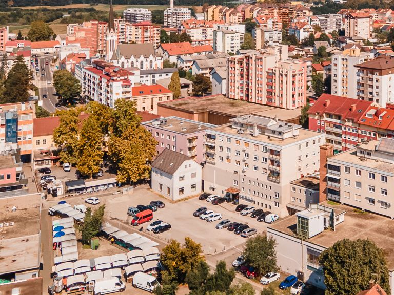 simbiločna, blagovnica, murska-sobota, dron, tržnica, blok, stanovanja, parkirišče