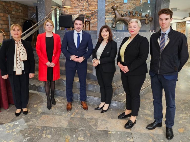 Sprejem veleposlanice.jpg