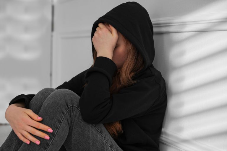 dekle žalostno.jpg