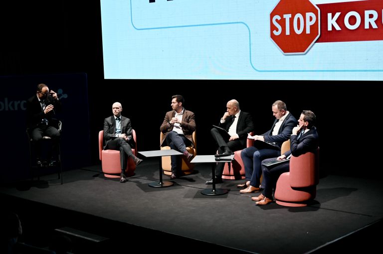 demokrati, korupcija, odiseja