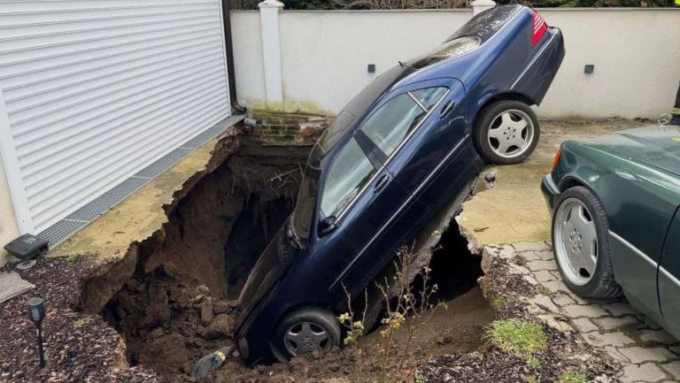 avto, klet, luknja.jpg