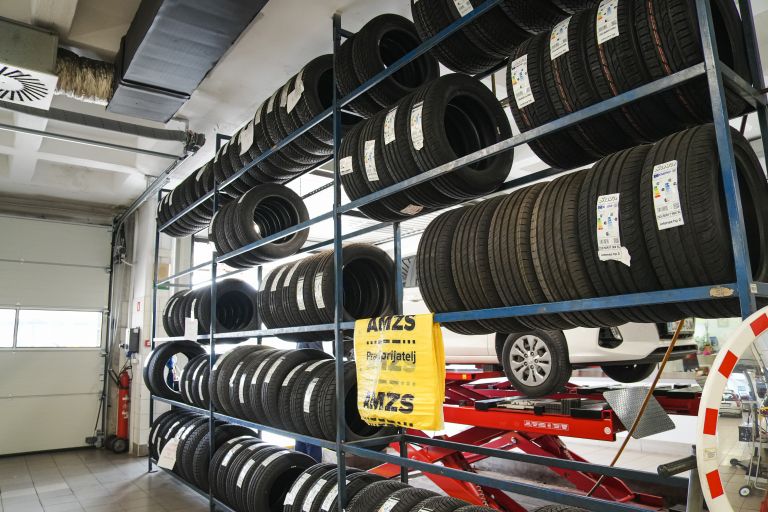 menjava pnevmatik, servis, gume, skladišče, nove