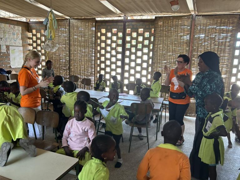 hb_v šoli v Afriki.jpg