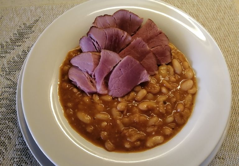 Pasulj s prekajeno kračo