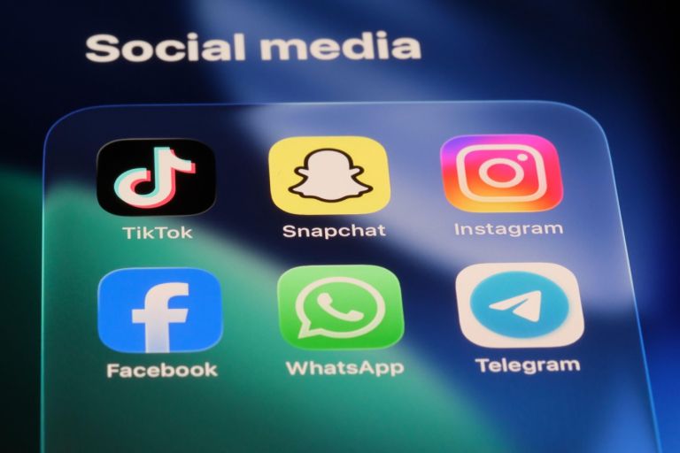 tikotk, snapchat, instagram, facebook, whatsapp, telegram