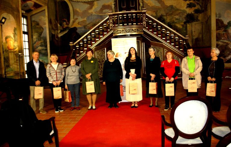 ajda, medonosne-rastline-med, nesnovna-dediscina-krskega-polja