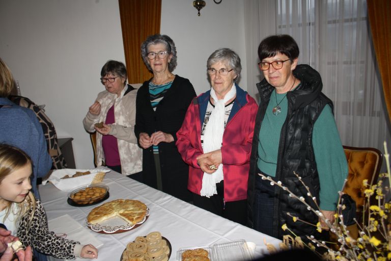 ajda, medonosne-rastline-med, nesnovna-dediscina-krskega-polja