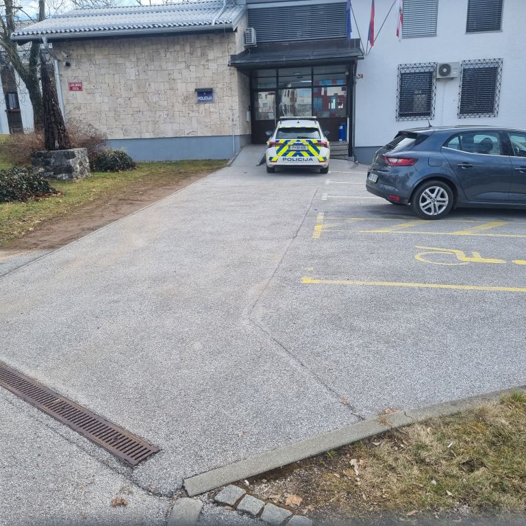 crna-gradnja, parkirisce, radovoljica