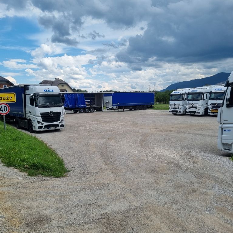 crna-gradnja, parkirisce, radovoljica