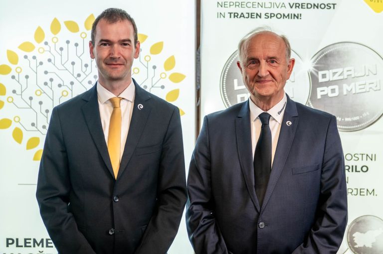 Peter Slapšak, direktor Elementum Slovenija, in Bojan Pravica, direktor Elementum EWIV  Foto Nika Halsa .jpeg