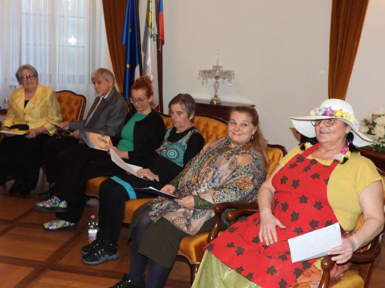 1. Nastopajoči člani Besede.jpg