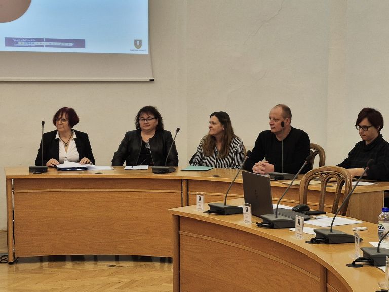 hb_ravnatelji na seji.jpg