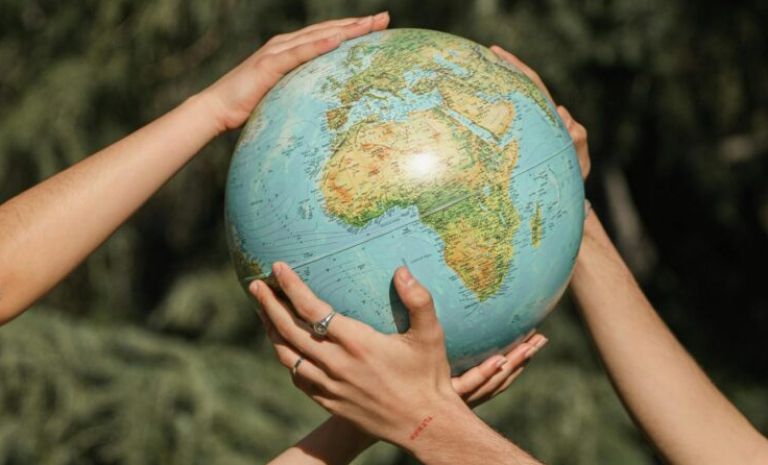 Slovenija med globalnimi krizami