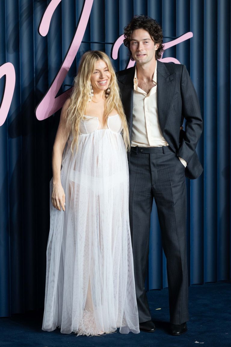 Sienna Miller, oli green (2).jpg