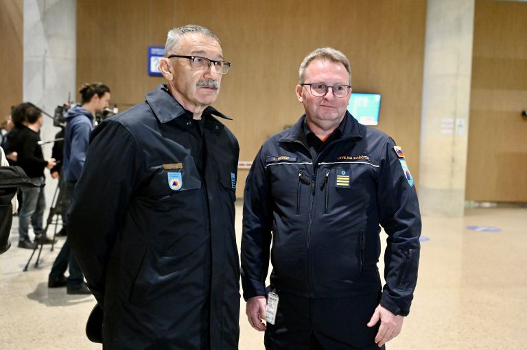 vrnik letalo oman dubaj bliznji vzhod.jpg