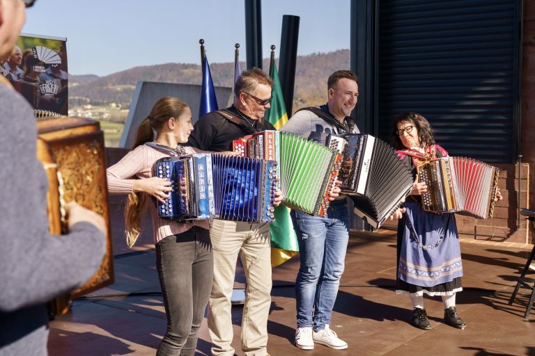 praznik-harmonike, mestna-obcina-velenje, robert-goter, svetovni-rekord, igranje-na-harmoniko, harmonika