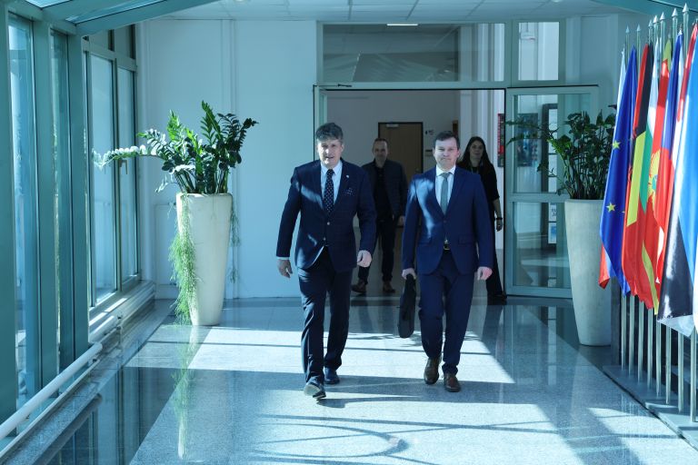 spomenik slovenske osamosvojitve.jpg