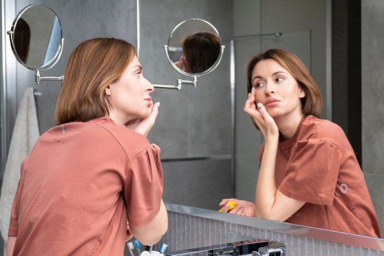 nega, ogledalo, kopalnica