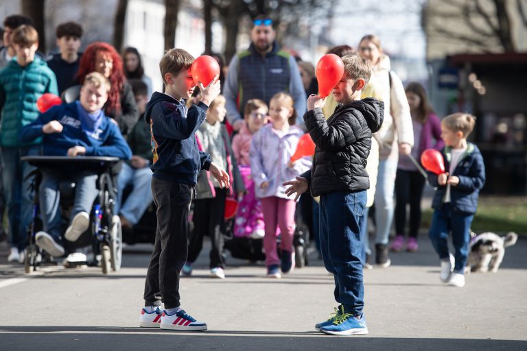 pohod-z-rdecimi-baloni