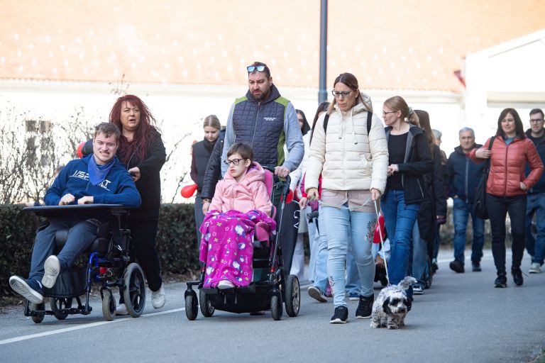 pohod-z-rdecimi-baloni