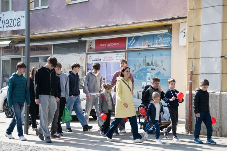 pohod-z-rdecimi-baloni