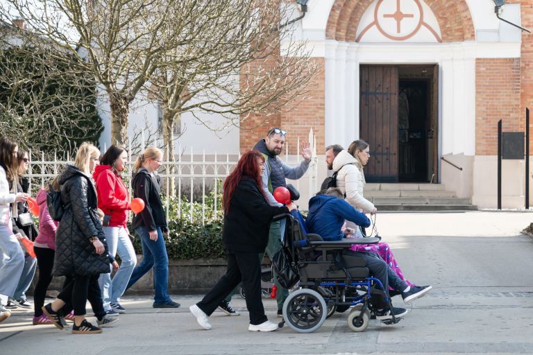 pohod-z-rdecimi-baloni