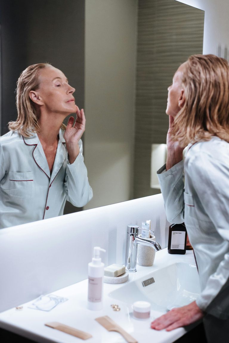 gledanje gub v ogledalu