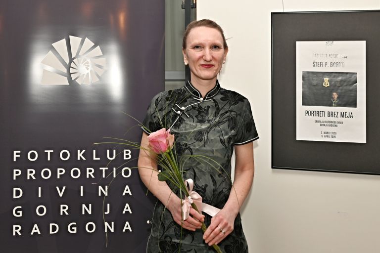 portreti-brez-meja, stefi-p-borko, fotografska-razstava