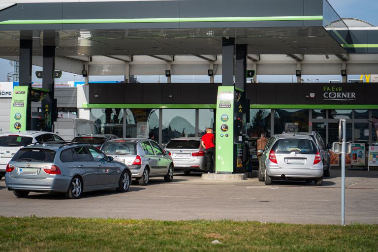 bencinske-črpalke, gorivo, shell, petrol, tankanje, nafta