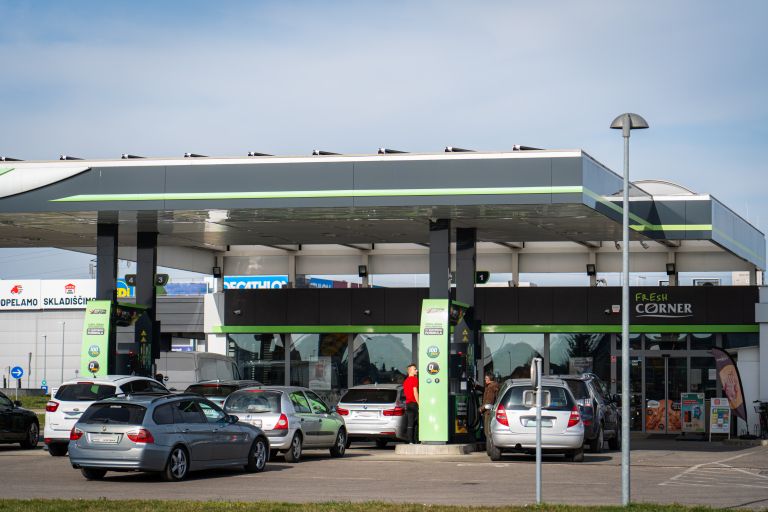 bencinske-črpalke, gorivo, shell, petrol, tankanje, nafta