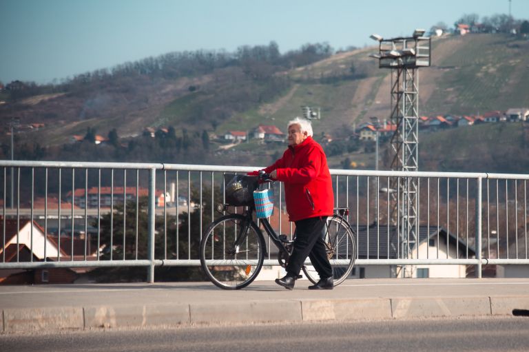 simbolična, starejši, starostniki, kolesarji, kolesarjenje, kolo