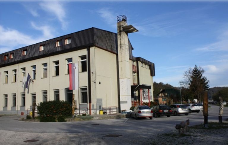 Srednja sola Sevnica pred prenovo.jpg