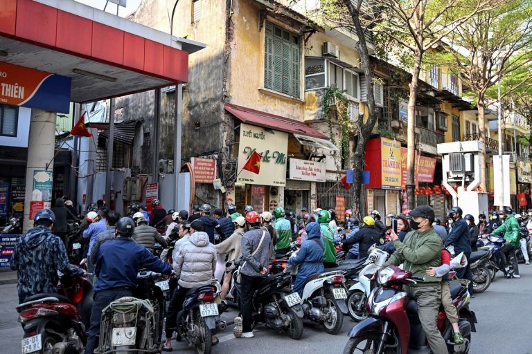 hanoi, bencinski servis, motorji.jpg